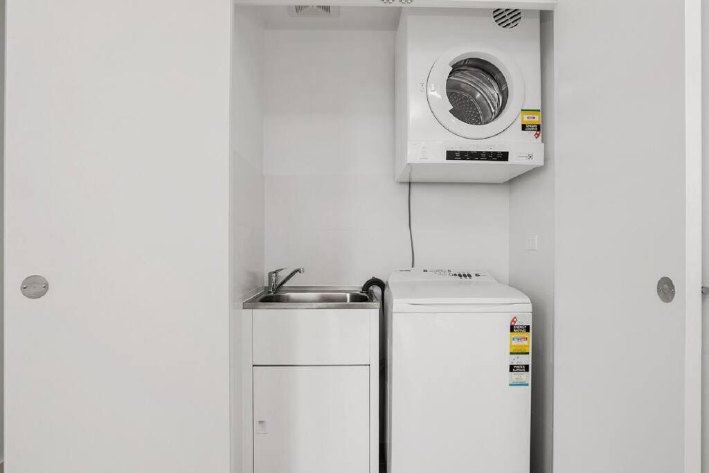 Amazing Two Bedroom St Leonards Atc62010 Apartment *