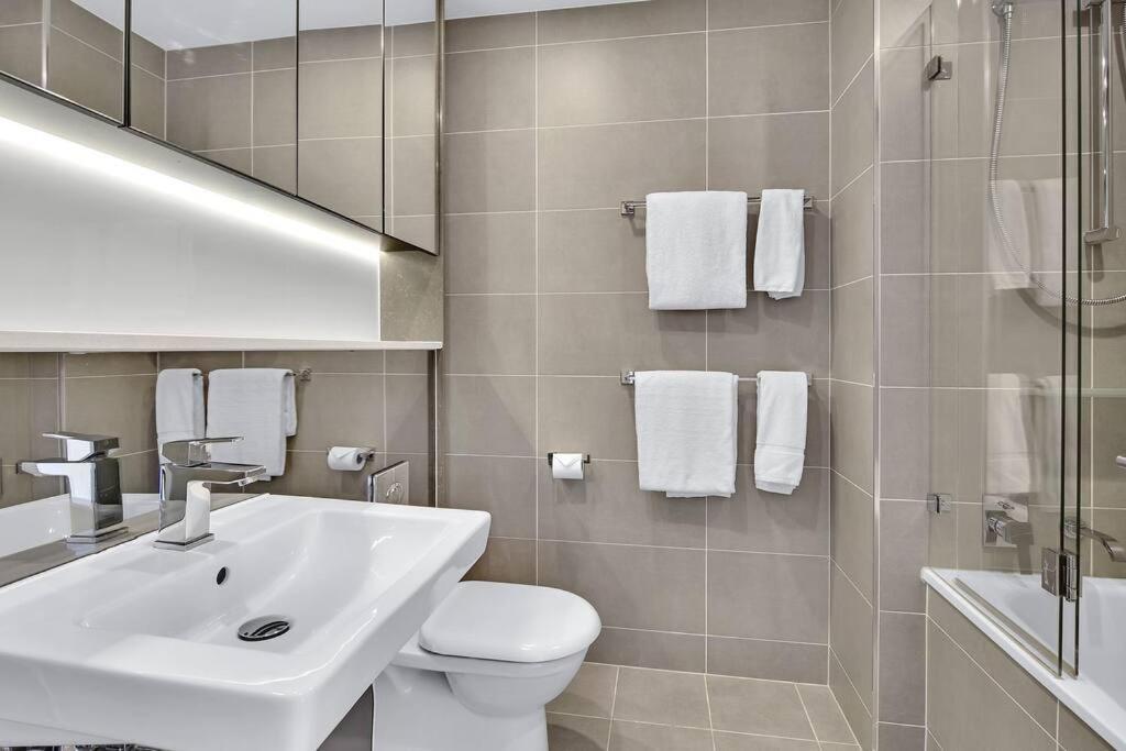 Amazing Two Bedroom St Leonards Atc62010 Apartment *