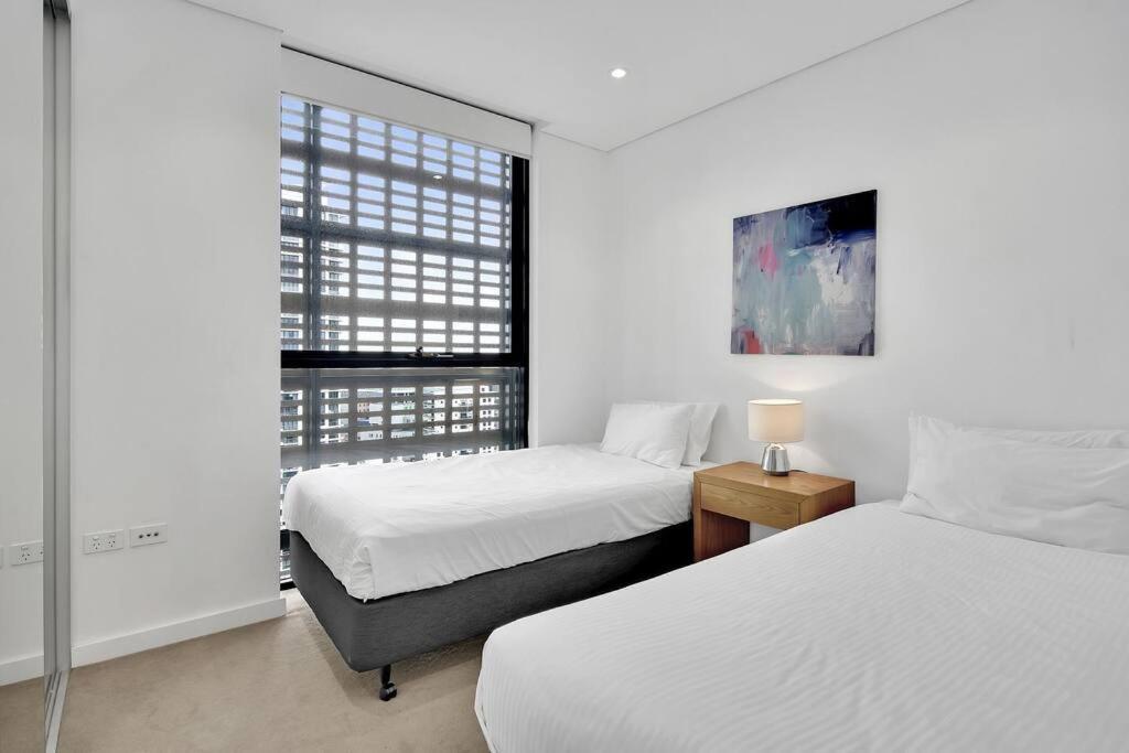 Amazing Two Bedroom St Leonards Atc62010 Apartment *